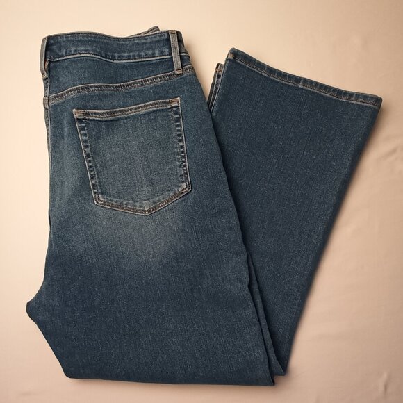 LOFT Denim - Loft Jeans Size 32/14 The Curvy Kick Crop High Rise Medium Wash